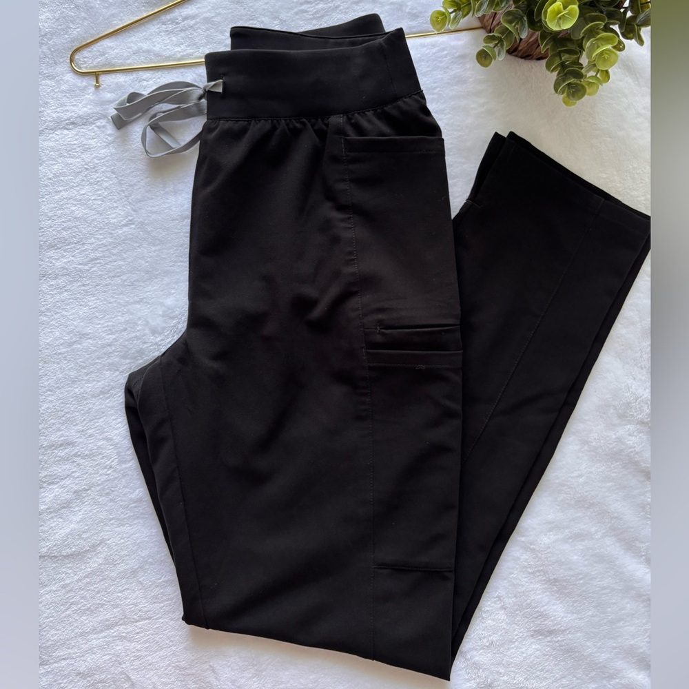 Mayfair High Waisted Skinny Tapered Scrub Pant || Black || Figs
